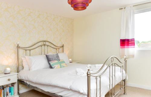 Spacious 4 Bedroom home with Parking Garden - Pass the Keys - Foto 18