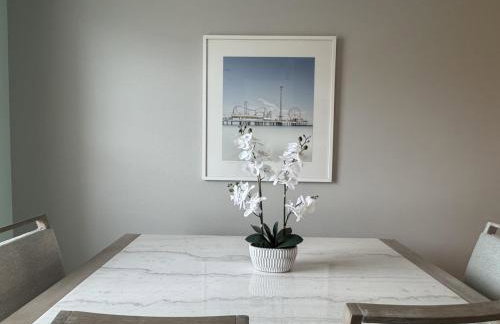Modern condo right across from beach and pool - Foto 38