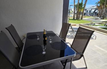 Oasis Beach nice ground floor bungalow overlooking the pool and garden - Foto 43