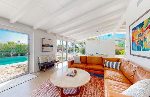 Remodeled midcentury charmer with private salt water pool spa and mountain views - Foto 1