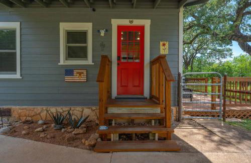 Bandera Bungalow - River, Downtown, Peaceful fenced corner lot! King bed! - Foto 28