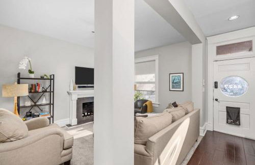 Walk to Forest Park Euclid Fire Pit Porch Swing - Foto 9