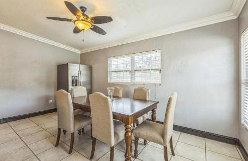 Amazing 'Hot Tub' Home Minutes To Hospitals & Beaches - Photo 13