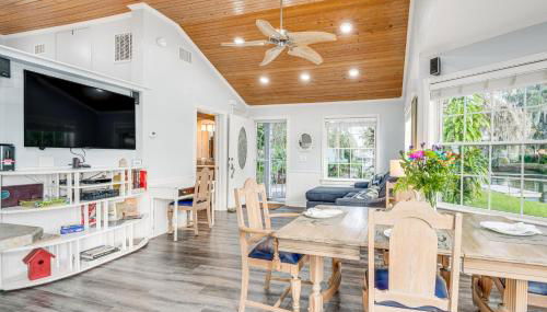 Hot Tub and Fire Pit Lakefront Home on Lake Eloise - Foto 5