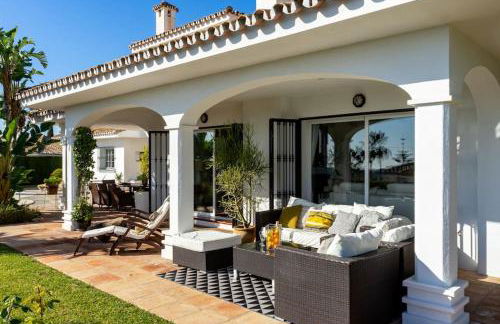 Urb Villa with pool by Costarentals- Ref 139 - Photo 32