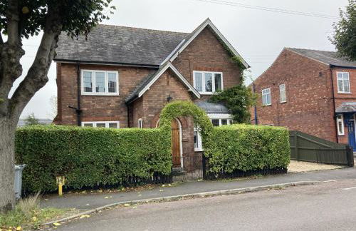 Large 4 bed detached house with parking - Foto 18