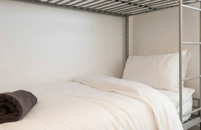 Absolute Beachfront With Decked Garden Oasis and Views - Foto 26