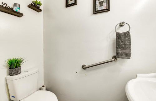 Richmond Home with Deck 1 Mi to Richmond Raceway! - Foto 10