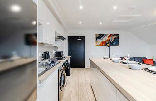 The Central 3BR Second-Floor Apartment - Photo 9