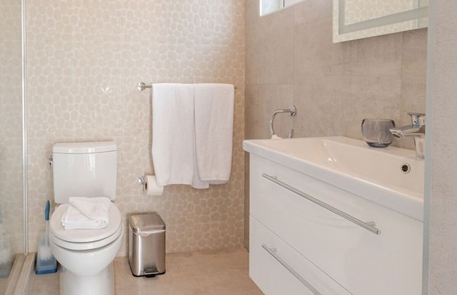 Modern Trestrapi Beach Villa 8 bed 8 Bath 2 Pools - Foto 30