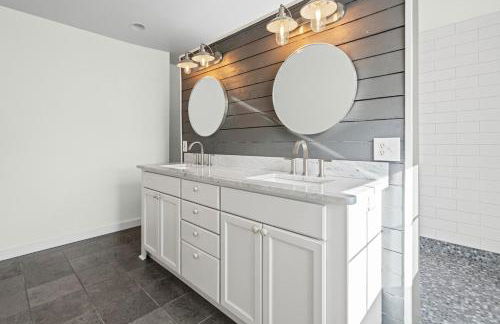 Chic Canton Home 3BR Rooftop Views - Photo 15