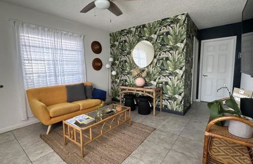 Miami's Cozy Tropical Getaway - Photo 1