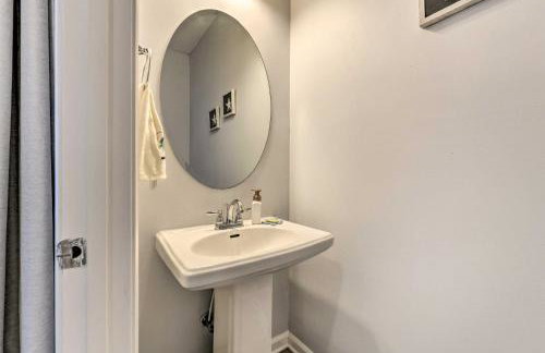 Modern PCB Home with Private Yard and Pool Access - Foto 11