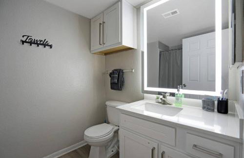 Central 9-Person Apt w/ WiFi, Near Downtown Austin - Foto 20