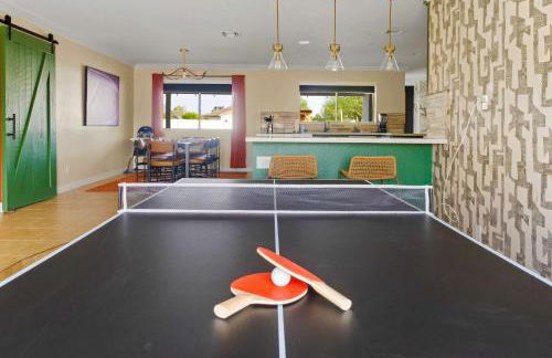 Sleeps 18 Private Pool & Hot Tub Playground - Photo 19