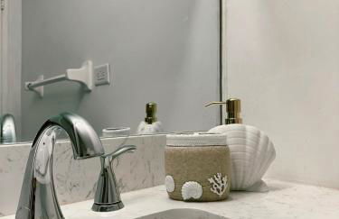 Pavilion Beach Front Apartment with Balcony - Photo 5