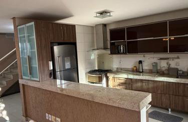 Sobrado MotoGp Premium com traslado e atendimento completo aos hóspedes - Foto 14