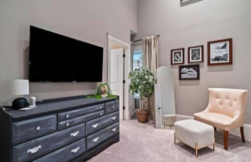 Cleveland Escape - Hot Tub - Karaoke Machine - Sleeps 12 - Foto 33