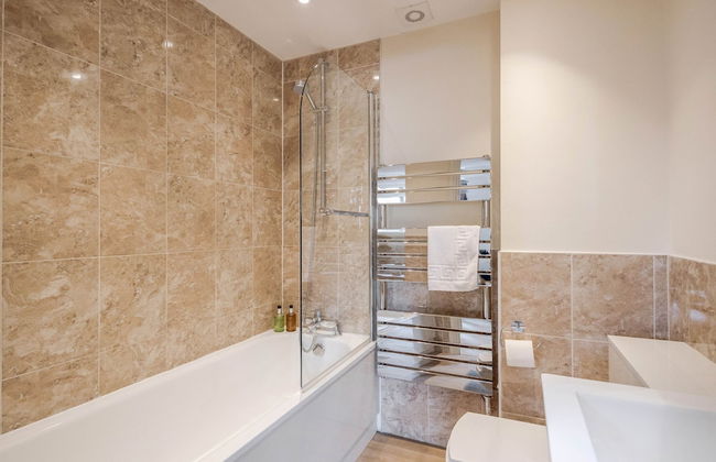 Luxury 1 Bedroom Apartment with Parking - Foto 26