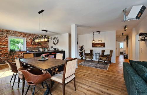 BETTER l industriaI apartment l Heimkino - Foto 16