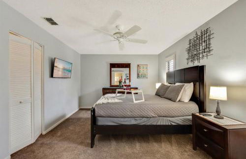 Exquisite Lakefront Pool House Awaits Pool 10 PPL - Foto 39