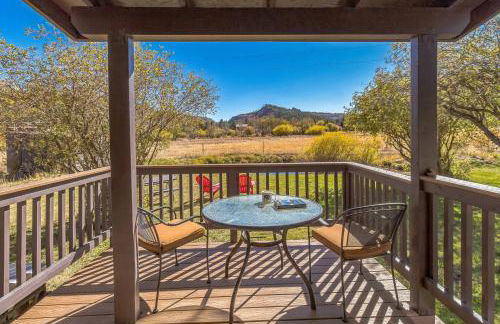 Cozy Cabin Retreat with Scenic Views cabin - Foto 2