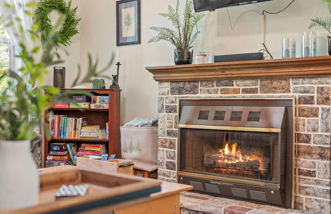 Ridge Retreat by Avantstay Game Room Covered Porch Fire Pit - Photo 7