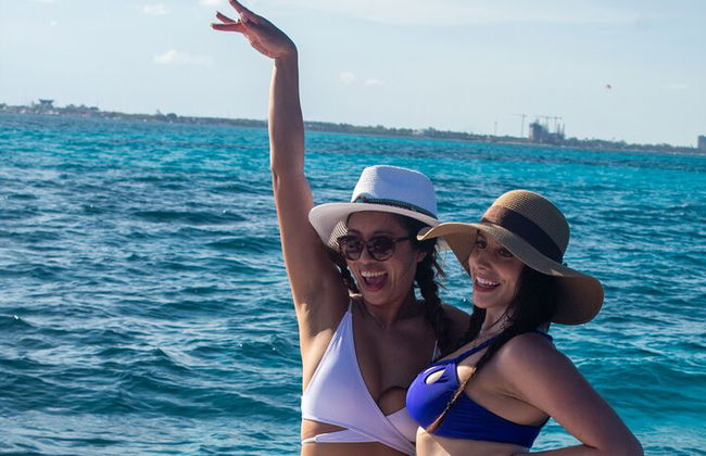 Excursão de catamarã Isla Mujeres, snorkeling, diversão, bar aberto e buffet - Foto 34