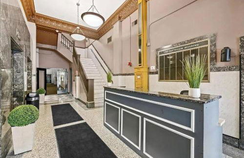 Pink playhouse sq near Progressive field & CSU - Photo 30