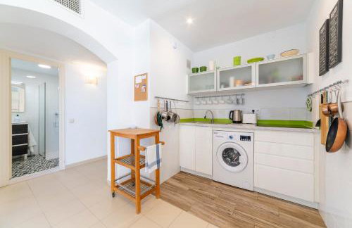 Just at the heart of the village - Photo 5