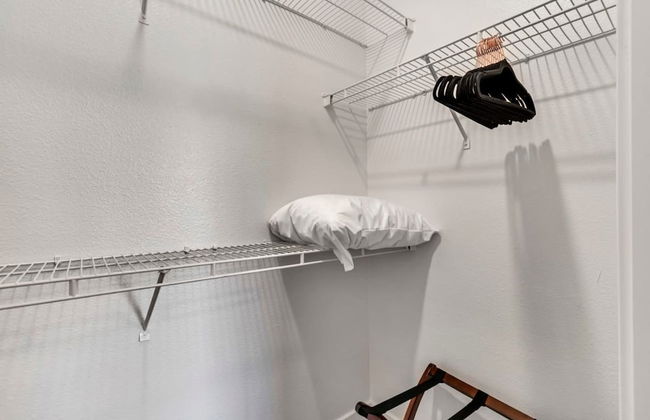 1st Fl King Beds Pool Garage - Near AFB - Foto 17