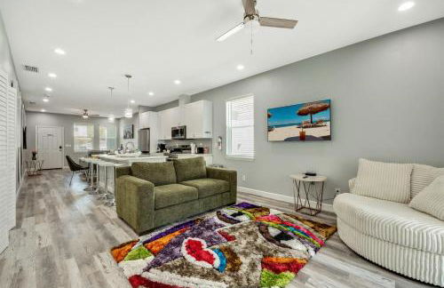 Chic Retreat-Stunning Design Cozy Fire Pit Escape! - Foto 10