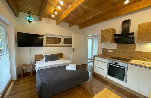 Ferienwohnung im Stadtzentrum von Bernau - Komfortable Wohnung mit 2 Zimmern, Bad, Spülmaschine, Waschmaschine, komplette Küche, WLAN, Terrasse, ruhige Lage - Foto 1