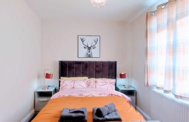 Crystal House Flat 3 - free private parking - metro - Foto 27