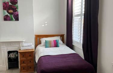 Spacious 5-Bedroom Victorian House Near Sandbanks - Sleeps 14, Parking & Garden - Foto 13