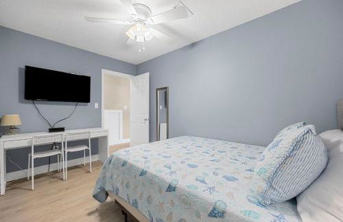 Newly Renovated Condo with Beach access steps away - Foto 11