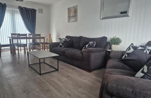 3 bedroom house-Ellesmere Port - Photo 7