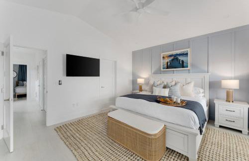 Oceanfront Oasis BBQ Patio, Free Dock, Pool and Secret Speakeasy - Foto 20