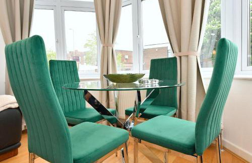 Hendon Escape Luxury Apartment with En-suite Bath - Photo 8