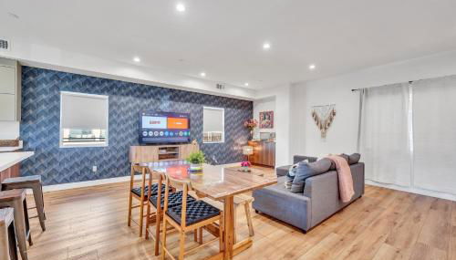 Luxurious Townhome W/3 Master Suites gated Parking - Photo 5