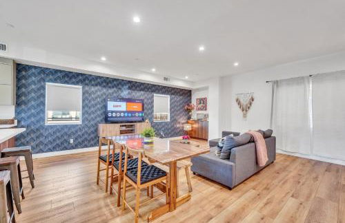 Luxurious Townhome W/3 Master Suites gated Parking - Photo 5