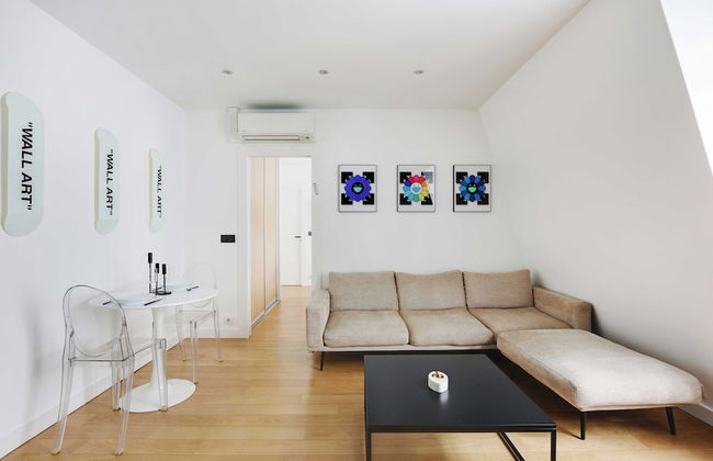 Elegance and Comfort With A/C - Arc de Triomphe - Foto 9