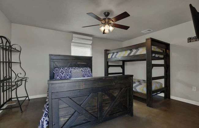 Let's Go Tubing! Awesome House-next to River! - Foto 4