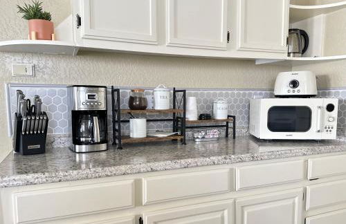 Near Downtown- Kitchen-washerdryer-parking - Foto 41