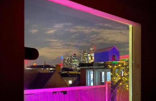 Shoreditch Cinema & Sauna retreat- 2BDR House with Garden & Games Room - Sleeps 6 - Photo 35