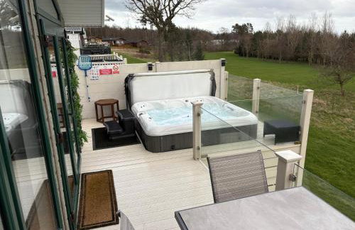 Hot Tub Lodge with Panoramic Views & Free Golf - Foto 4