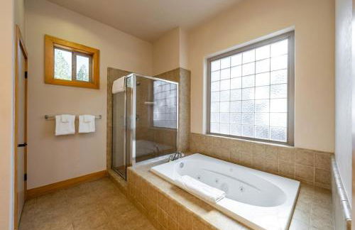 Sierra Pines Villa Deck Jetted Tub Game Rm - Photo 29