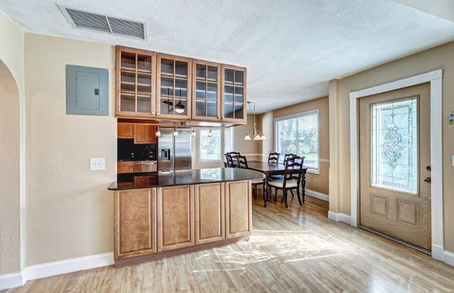 Beautifully Renovated 5 Bedroom with Guest House 5 Home by RedAwning - Foto 19