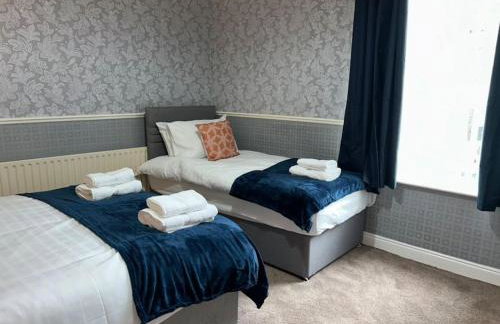 Homely 3 Bed House Halifax - Foto 11