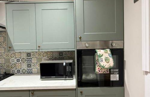 Large Luxury 4 bedroom home with parking - Foto 31